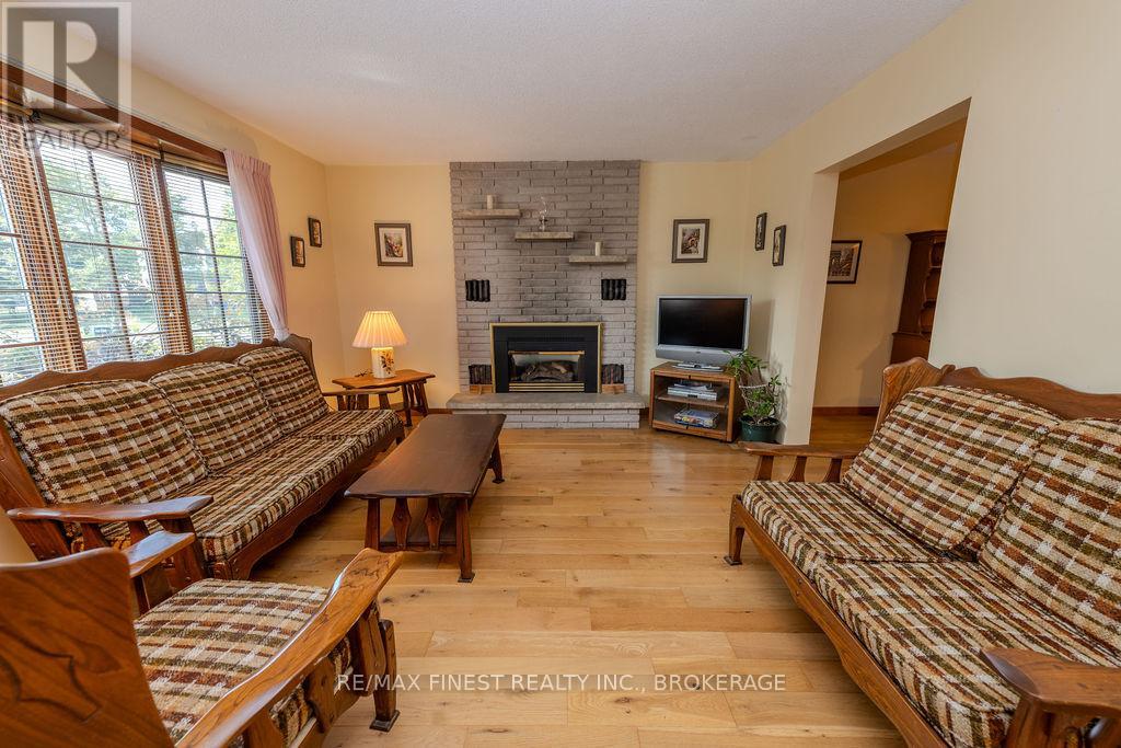 Property at 776 CEDARWOOD DRIVE image 4