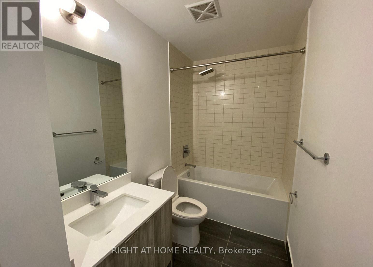 411 - 2916 Highway 7 Road W, Vaughan, Ontario  L4K 0K6 - Photo 11 - N12360100