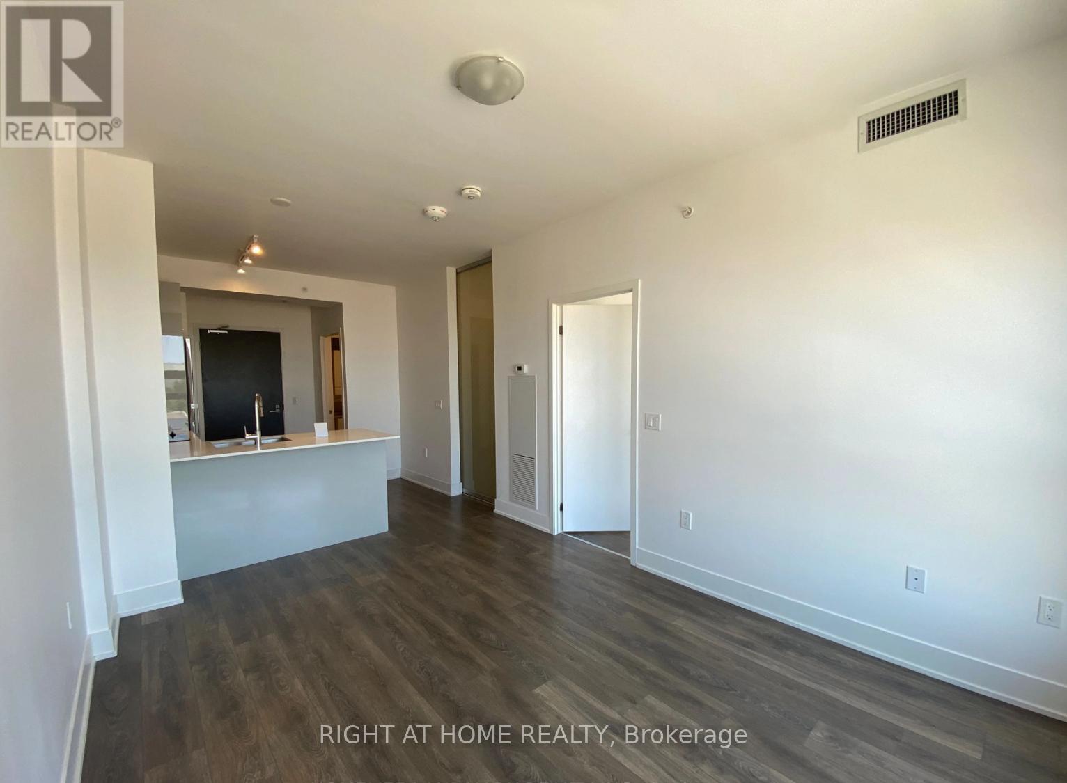 411 - 2916 Highway 7 Road W, Vaughan, Ontario  L4K 0K6 - Photo 7 - N12360100