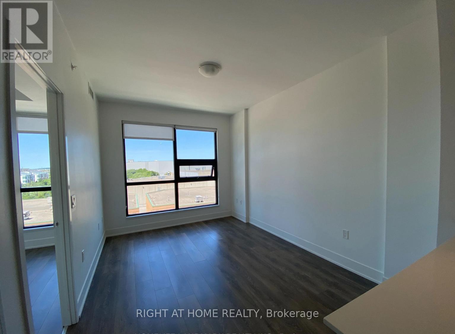 411 - 2916 Highway 7 Road W, Vaughan, Ontario  L4K 0K6 - Photo 5 - N12360100