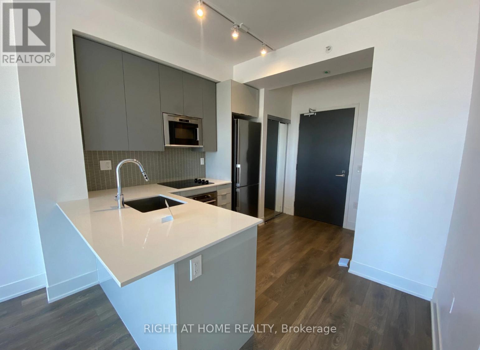 411 - 2916 Highway 7 Road W, Vaughan, Ontario  L4K 0K6 - Photo 6 - N12360100