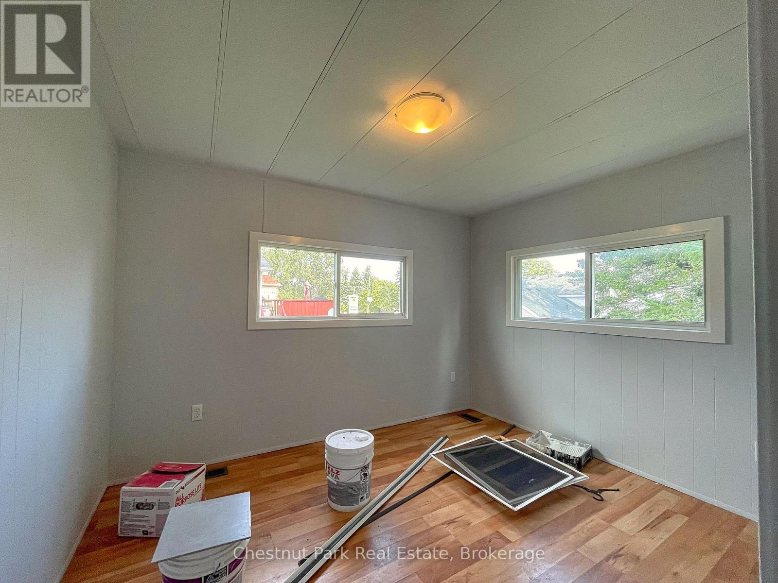 383 Thompson Street, Meaford, Ontario  N4L 1H7 - Photo 12 - X12387994