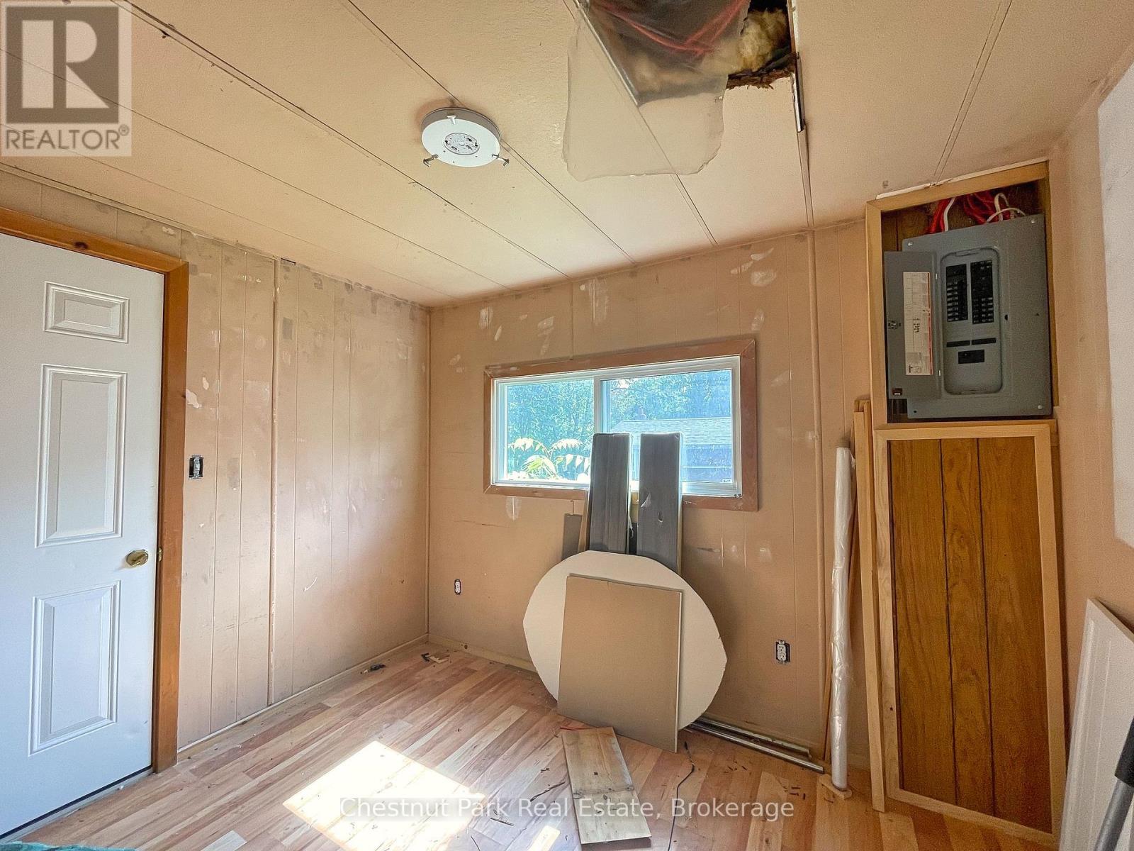383 Thompson Street, Meaford, Ontario  N4L 1H7 - Photo 14 - X12387994