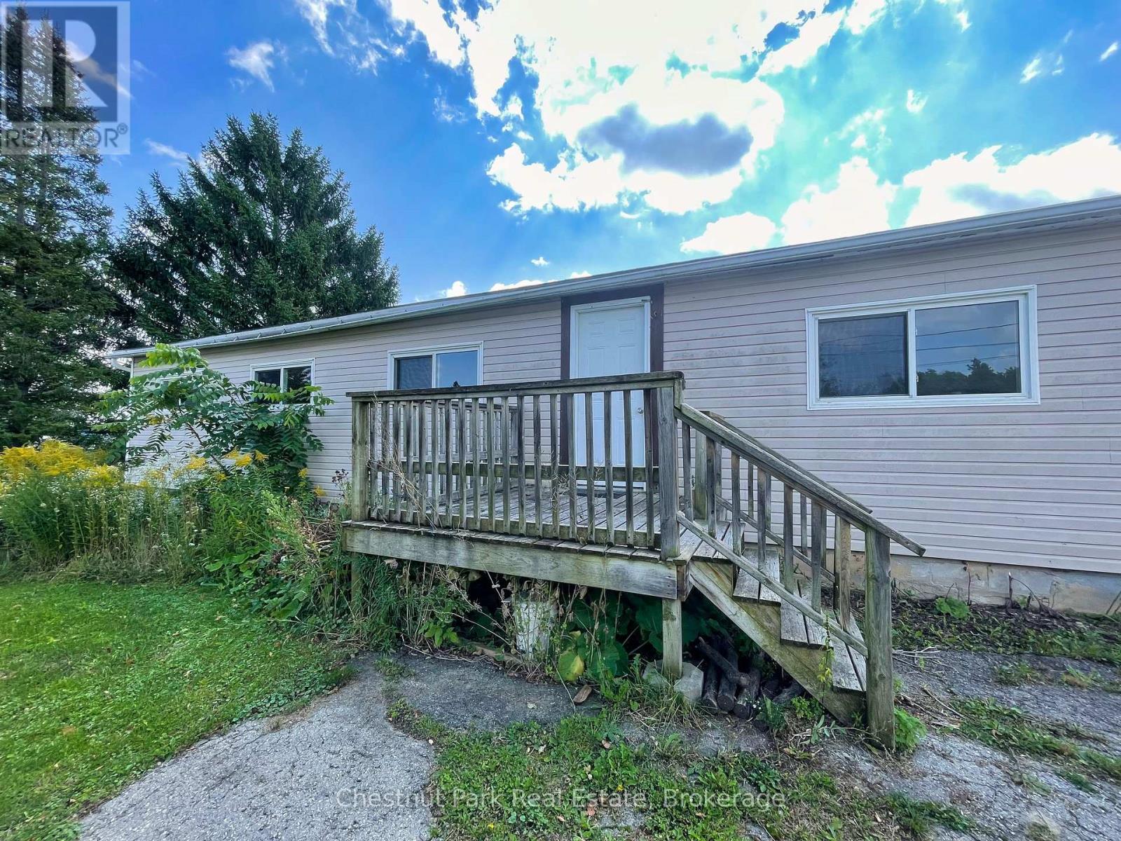 383 Thompson Street, Meaford, Ontario  N4L 1H7 - Photo 2 - X12387994