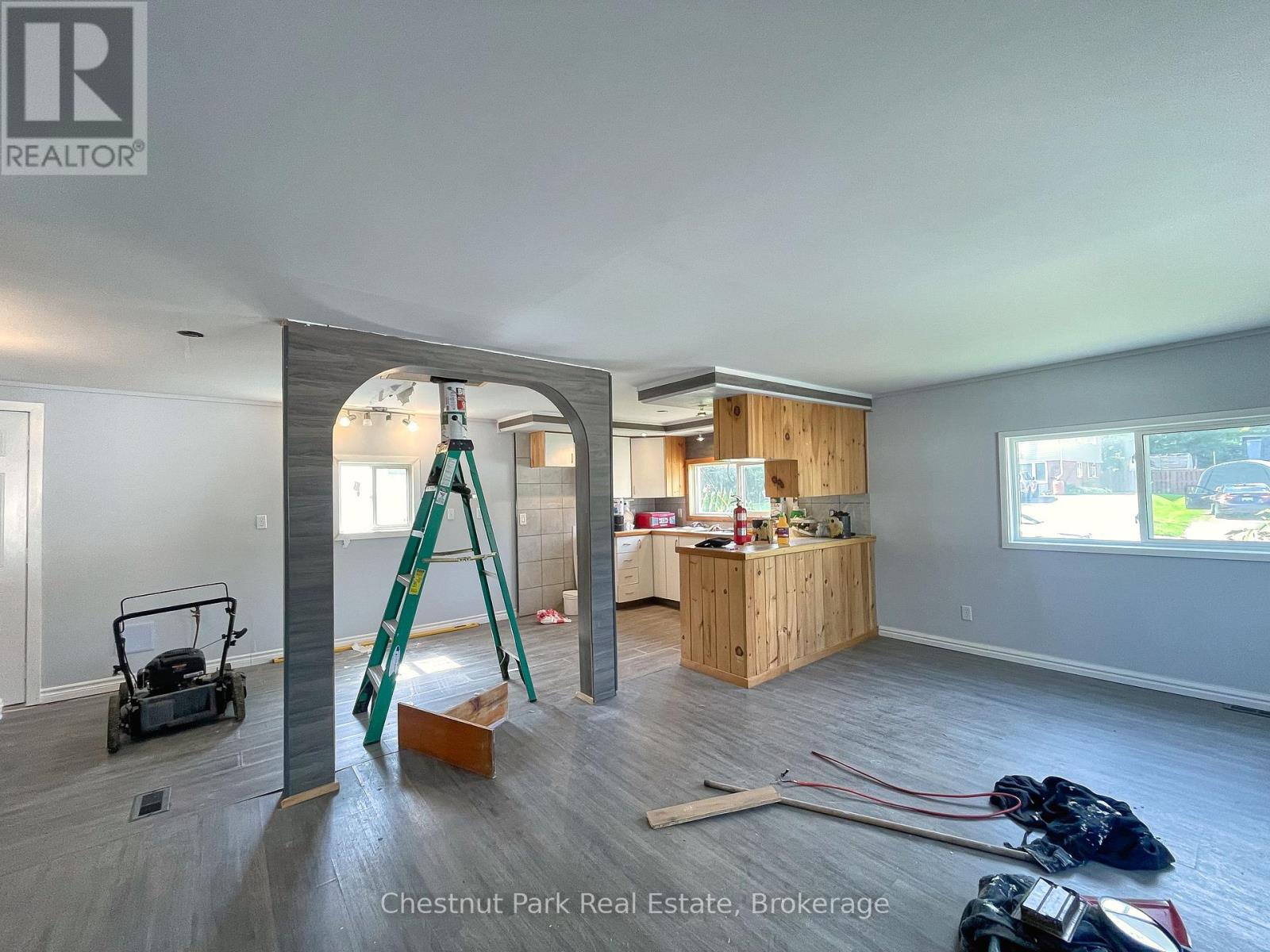 383 Thompson Street, Meaford, Ontario  N4L 1H7 - Photo 3 - X12387994
