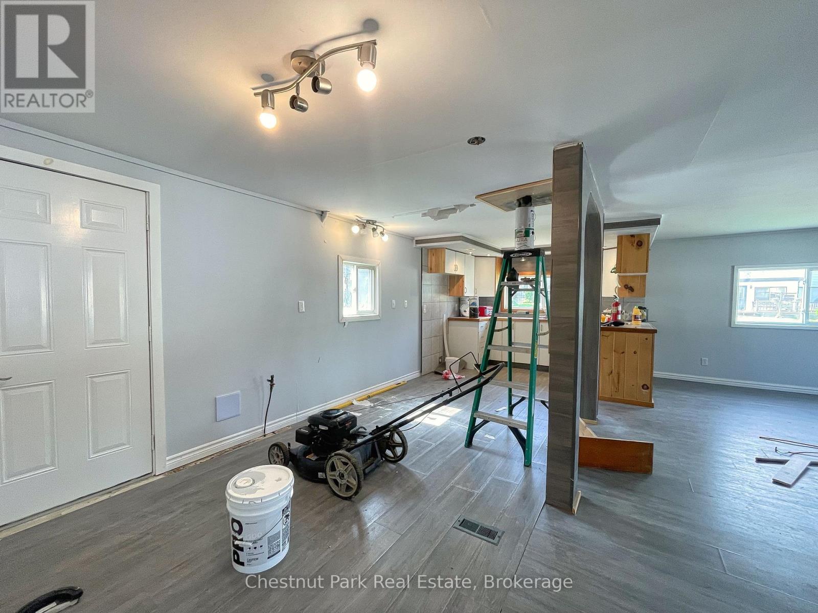383 Thompson Street, Meaford, Ontario  N4L 1H7 - Photo 5 - X12387994