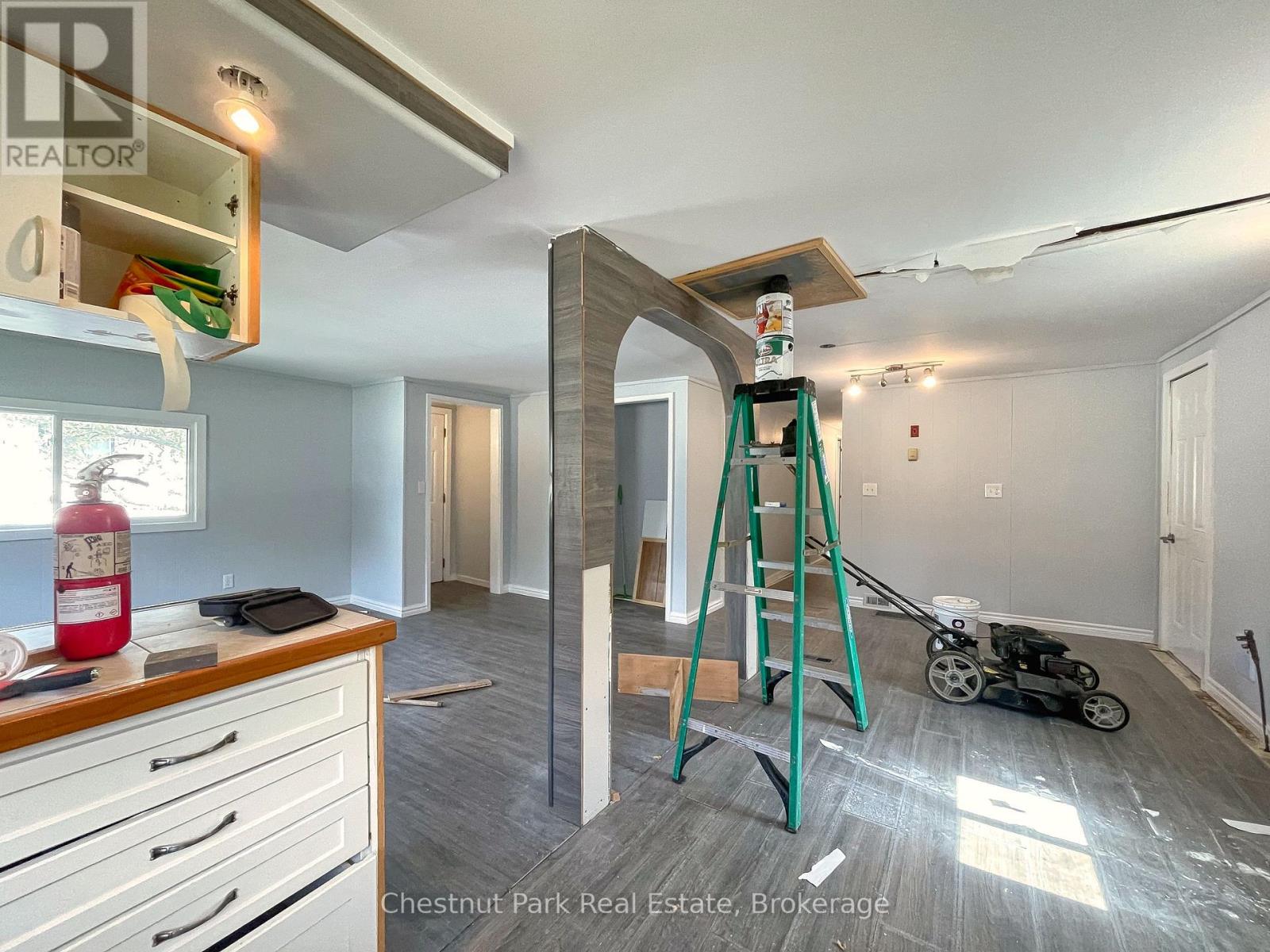 383 Thompson Street, Meaford, Ontario  N4L 1H7 - Photo 6 - X12387994