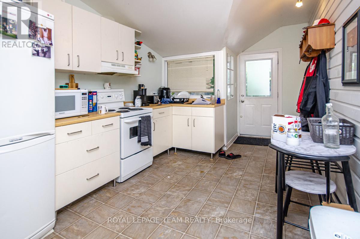 395 Mcleod Street, Ottawa, Ontario  K2P 1A5 - Photo 4 - X12388016