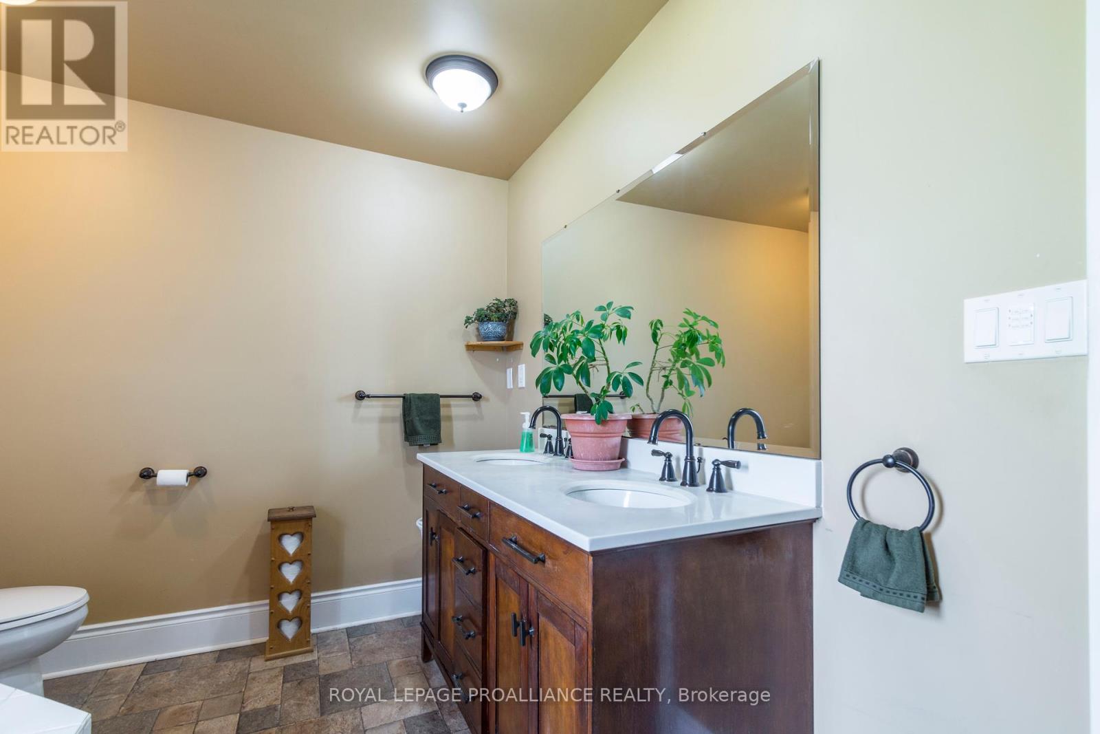 16 Dead Creek Road, Quinte West, Ontario  K0K 1L0 - Photo 15 - X12385281