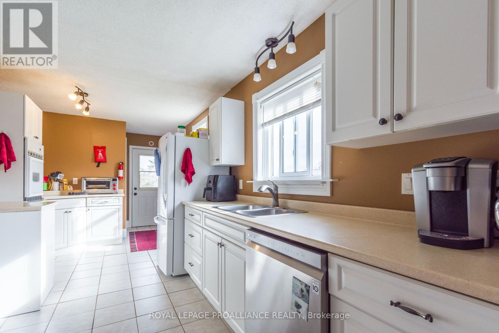 16 Dead Creek Road, Quinte West, Ontario  K0K 1L0 - Photo 8 - X12385281