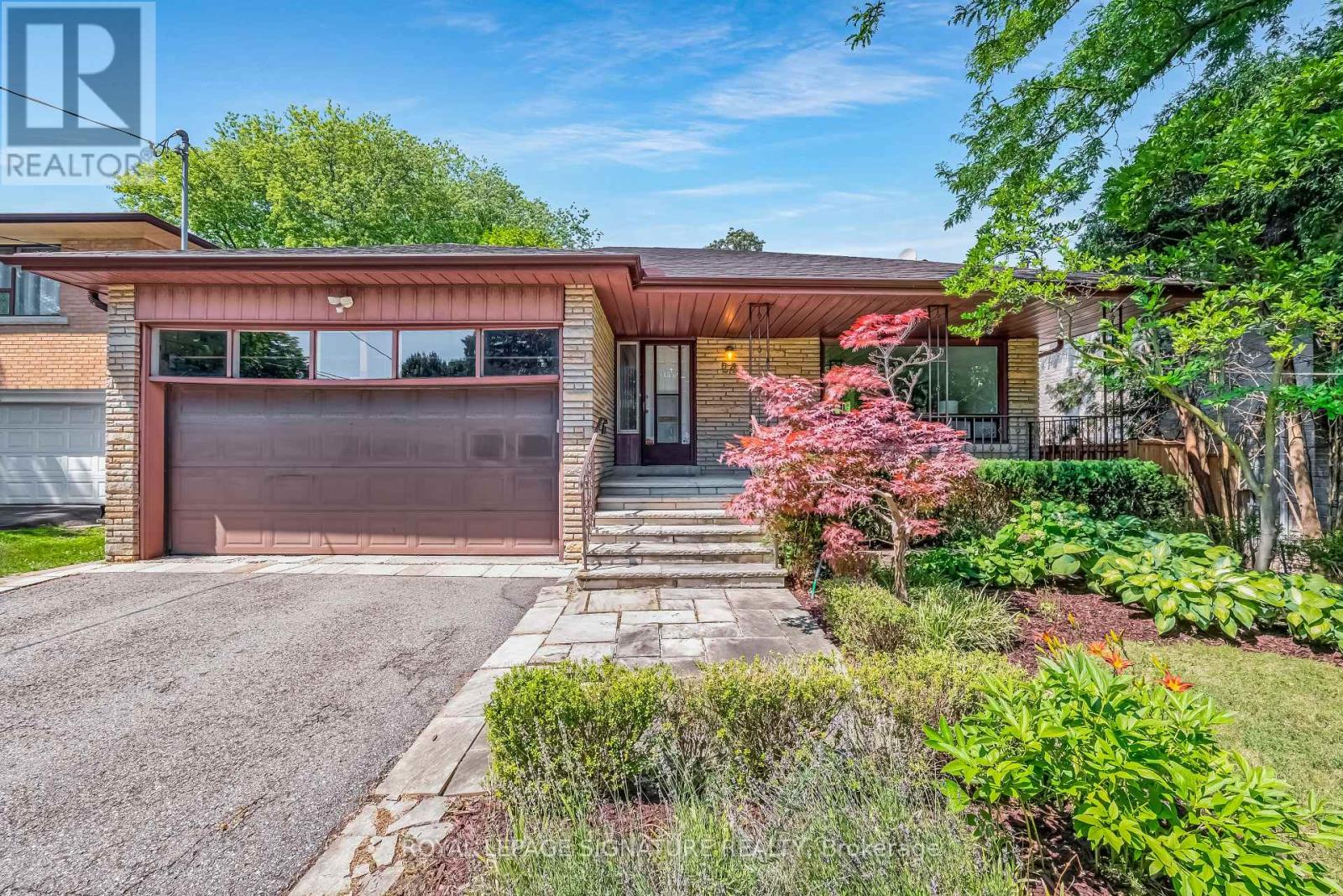 24 EALING DRIVE, Toronto, Ontario
