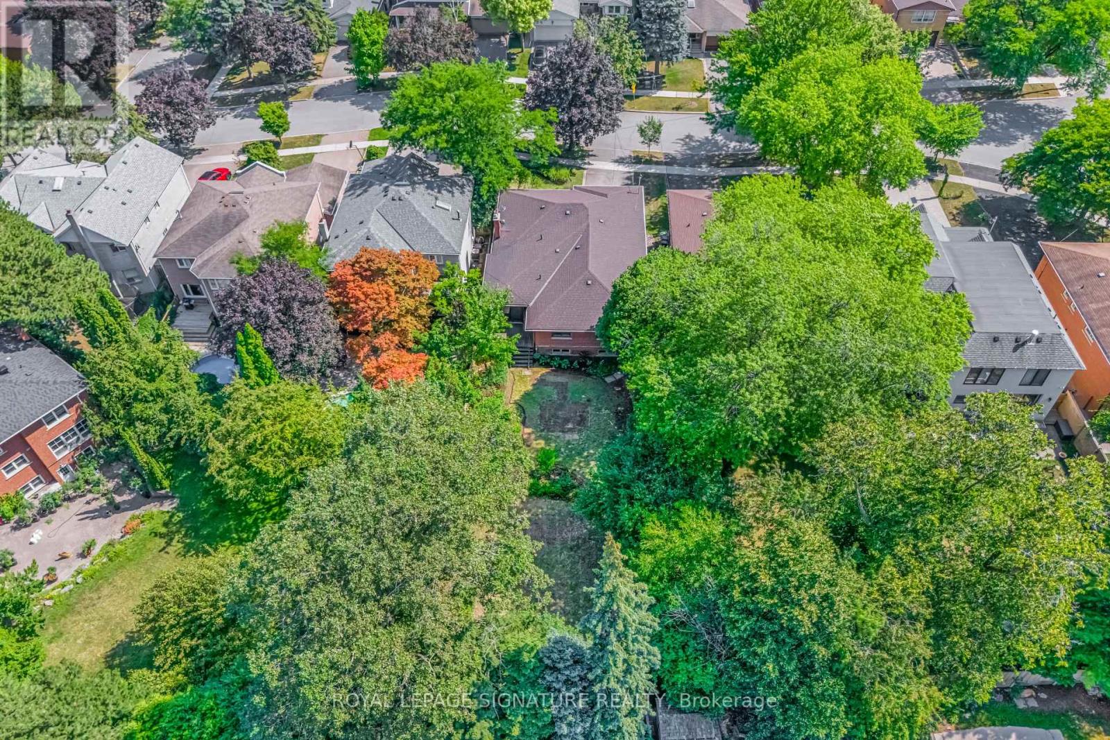 24 Ealing Drive, Toronto, Ontario  M2L 2R5 - Photo 34 - C12387779