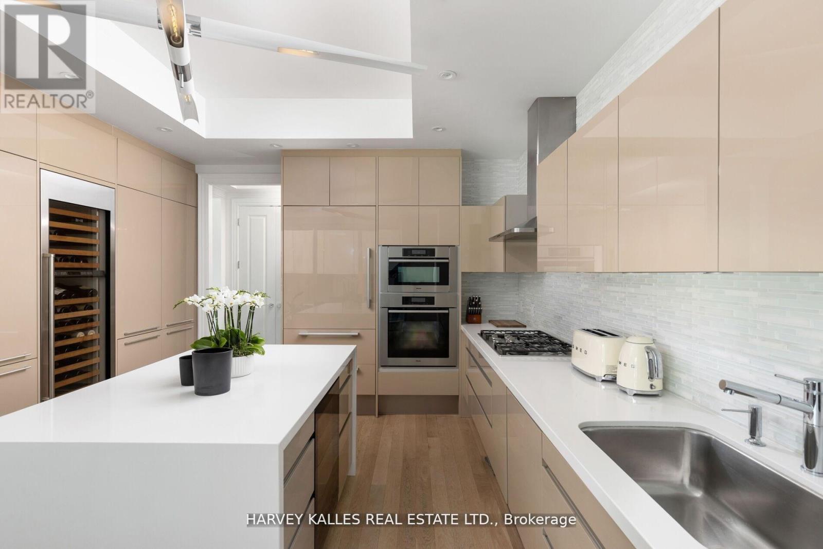 1202 - 206 Bloor Street W, Toronto, Ontario  M5S 1T8 - Photo 10 - C12387811
