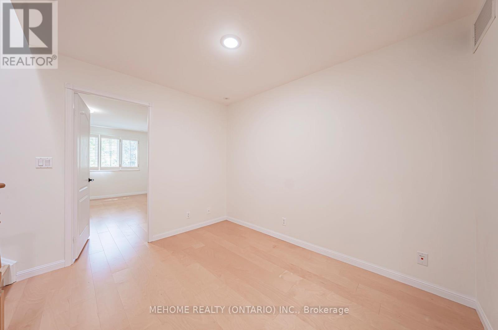 1227 - 28 Sommerset Way, Toronto, Ontario  M2N 6W7 - Photo 10 - C12387872