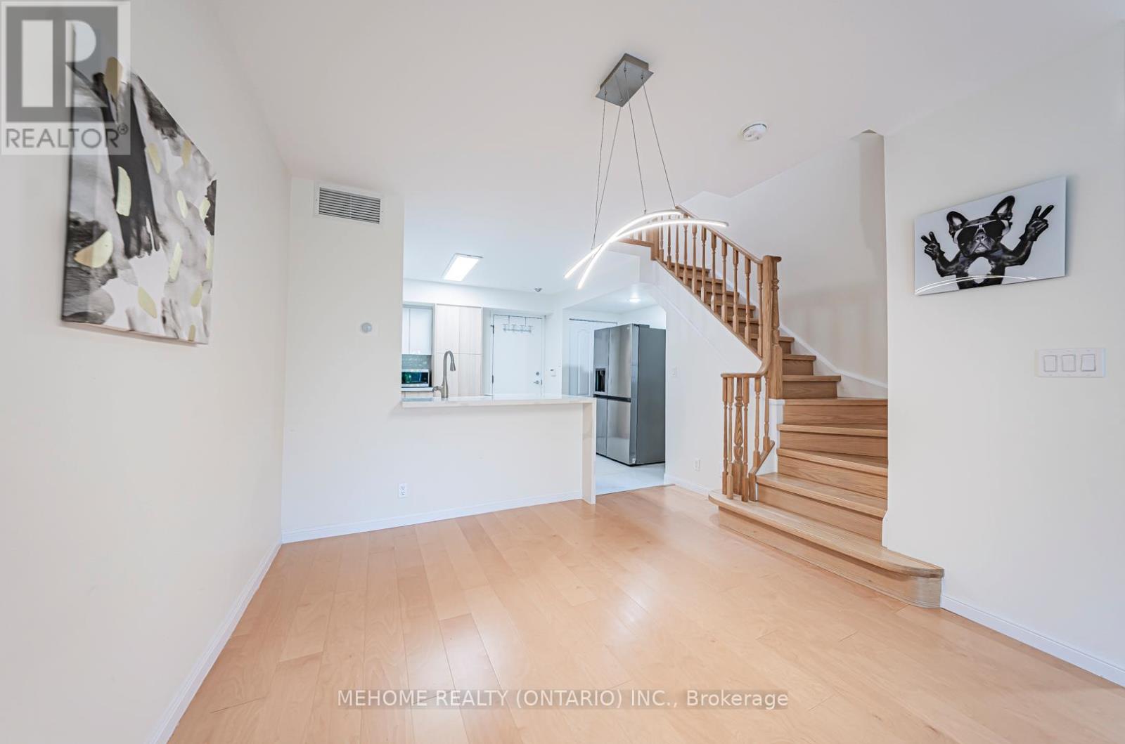 Property at 1227 - 28 SOMMERSET WAY image 4