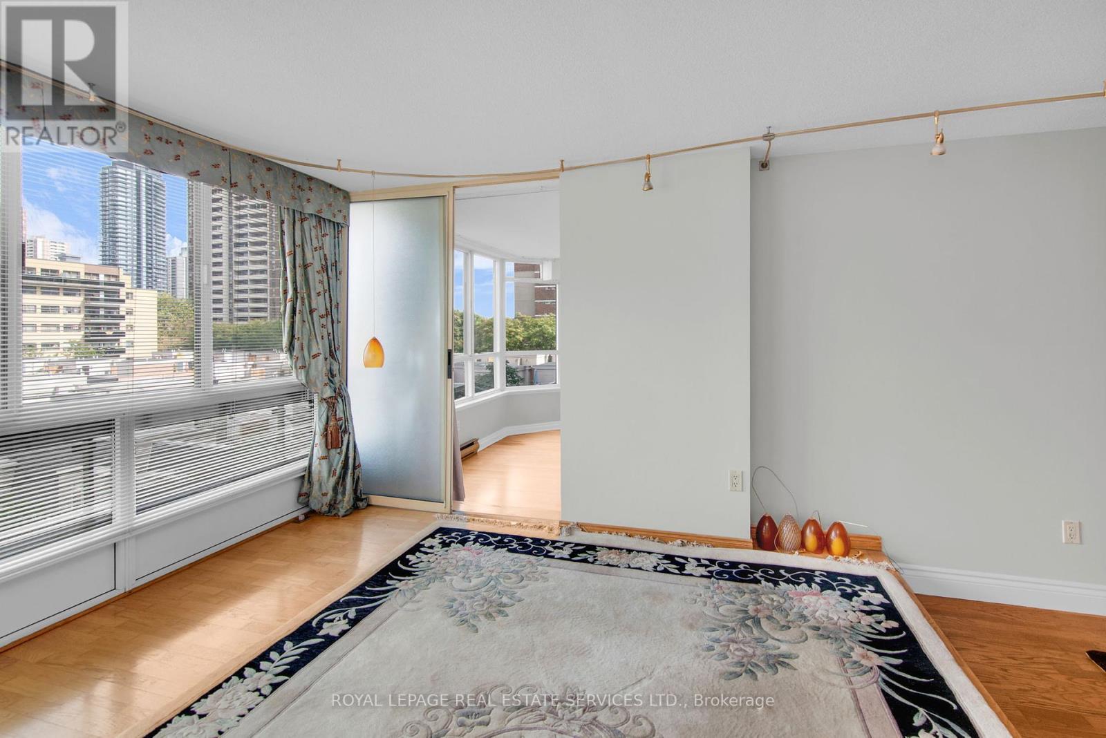 609 - 130 Carlton Street, Toronto, Ontario  M5A 4K3 - Photo 14 - C12387890