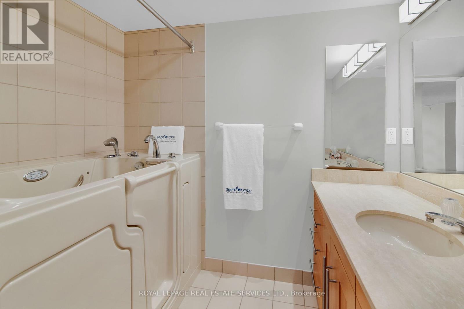 609 - 130 Carlton Street, Toronto, Ontario  M5A 4K3 - Photo 30 - C12387890