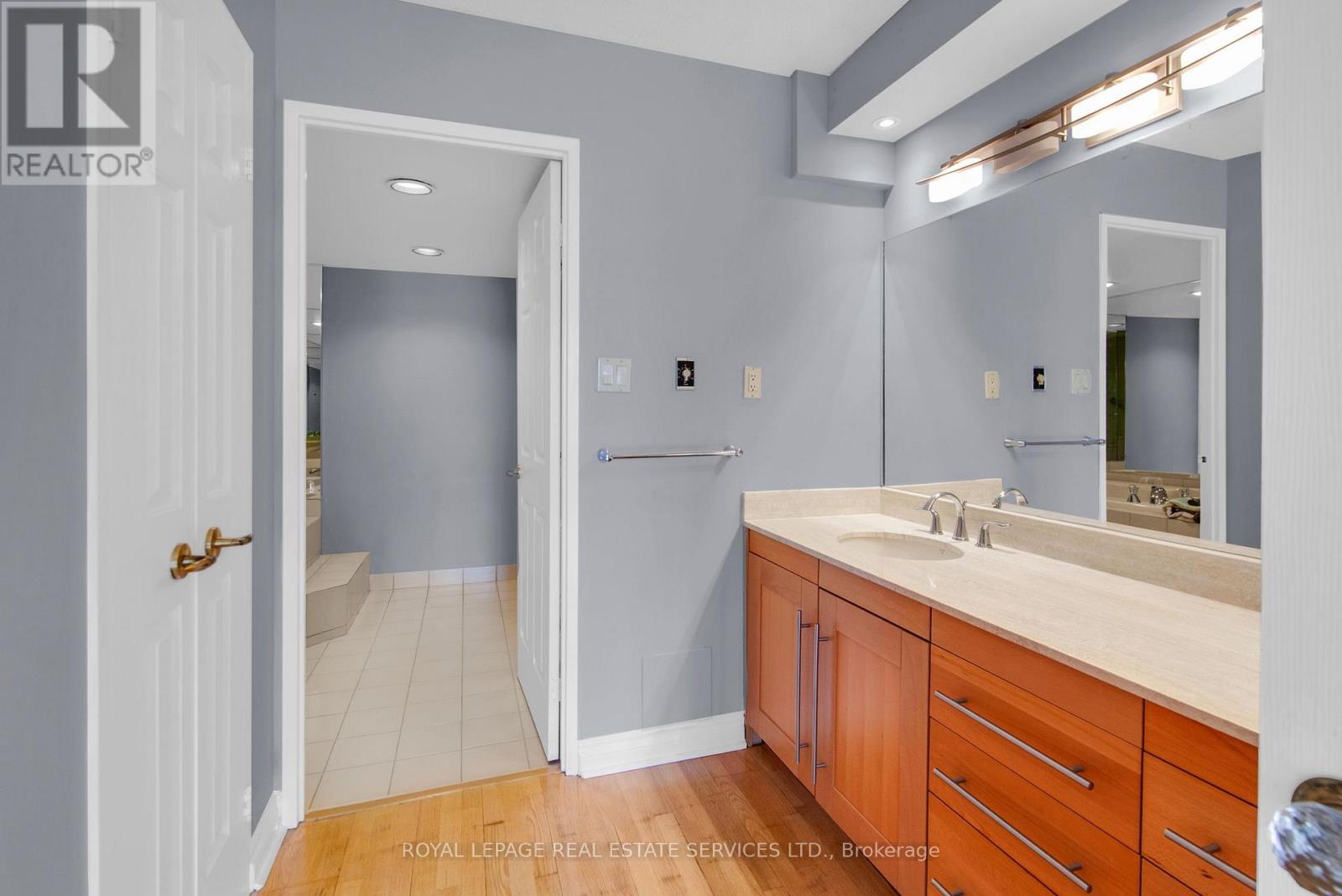609 - 130 Carlton Street, Toronto, Ontario  M5A 4K3 - Photo 34 - C12387890