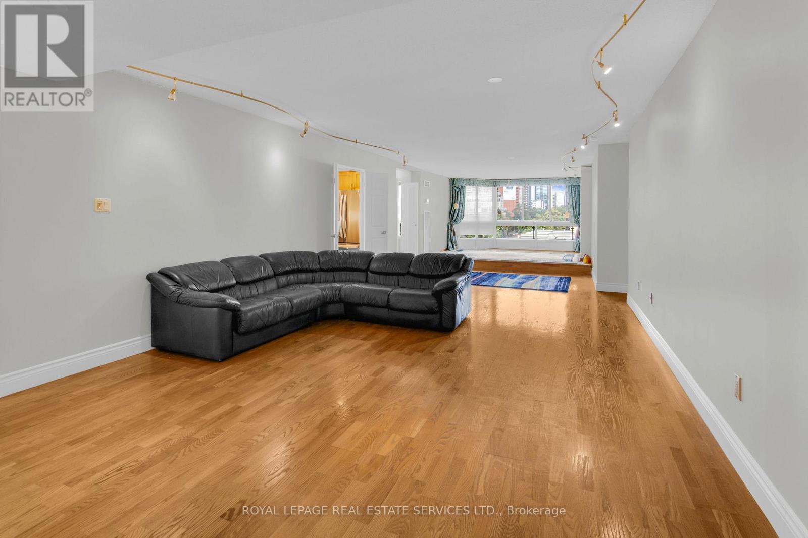 609 - 130 Carlton Street, Toronto, Ontario  M5A 4K3 - Photo 6 - C12387890