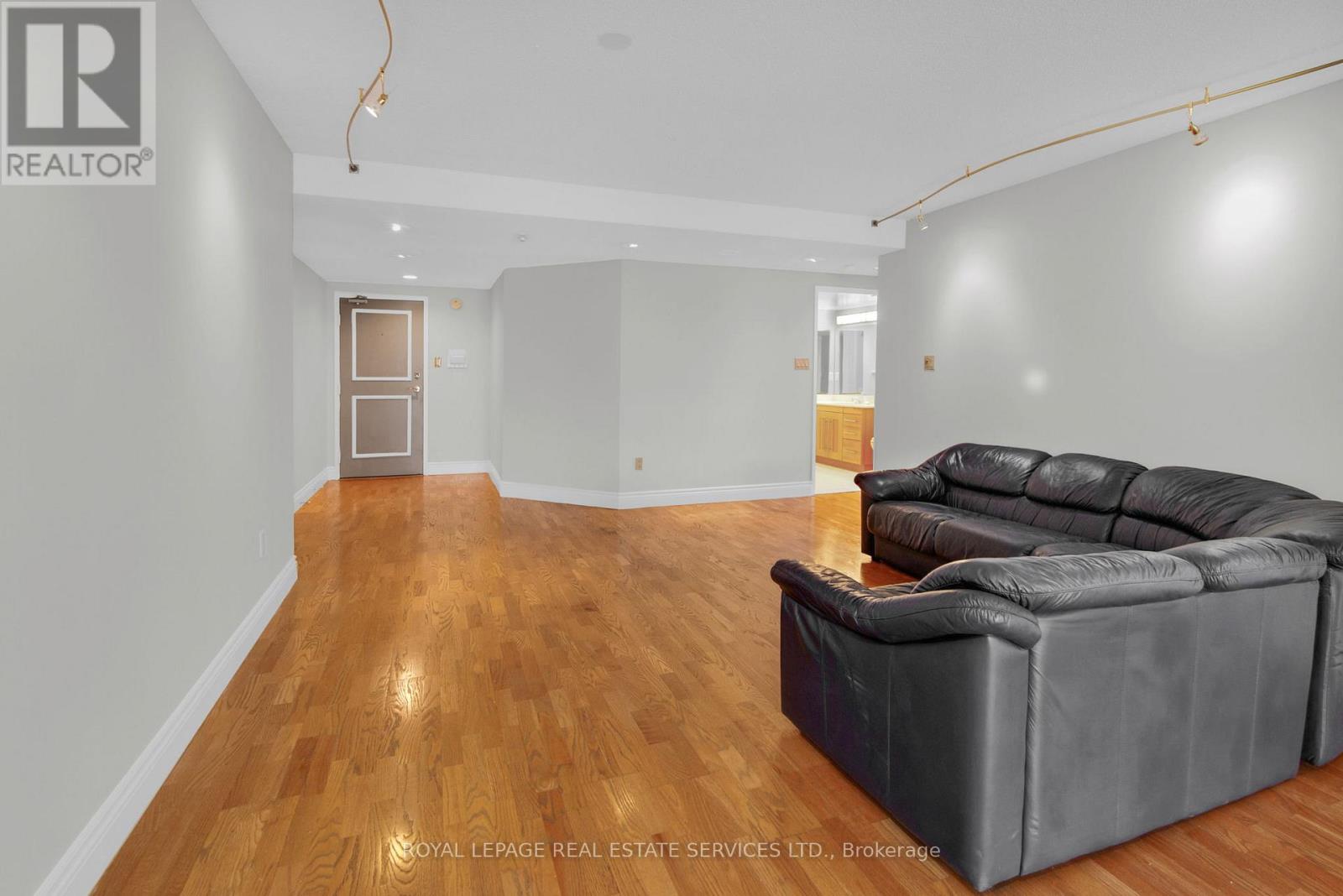 609 - 130 Carlton Street, Toronto, Ontario  M5A 4K3 - Photo 8 - C12387890