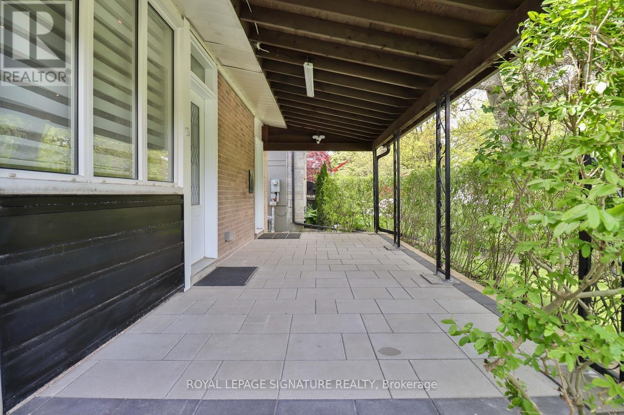 76 Berkinshaw Crescent, Toronto, Ontario  M3B 2T2 - Photo 4 - C12387891