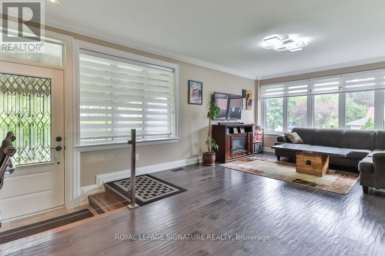 76 Berkinshaw Crescent, Toronto, Ontario  M3B 2T2 - Photo 5 - C12387891