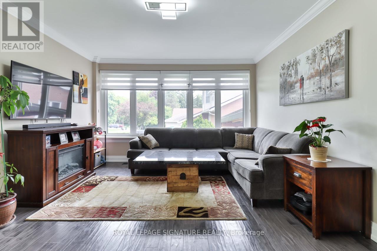 76 Berkinshaw Crescent, Toronto, Ontario  M3B 2T2 - Photo 6 - C12387891