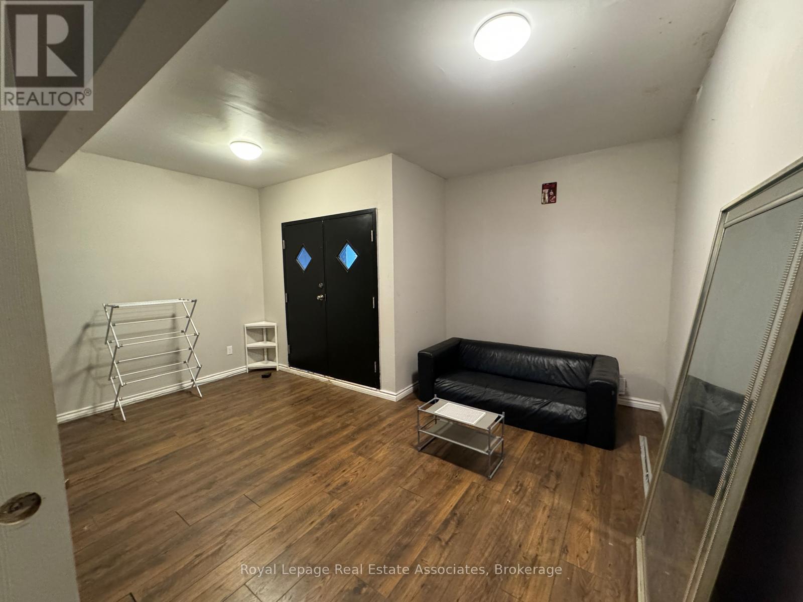 Second Floor - 497 Bloor Street W, Toronto, Ontario  M5S 1Y2 - Photo 8 - C12387957