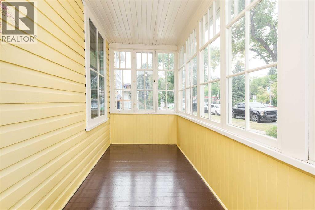 Property at 818 6 Avenue S image 3