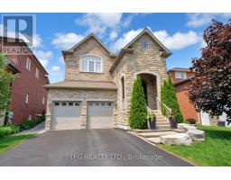 944 GRAND RIDGE AVENUE, Oshawa, Ontario