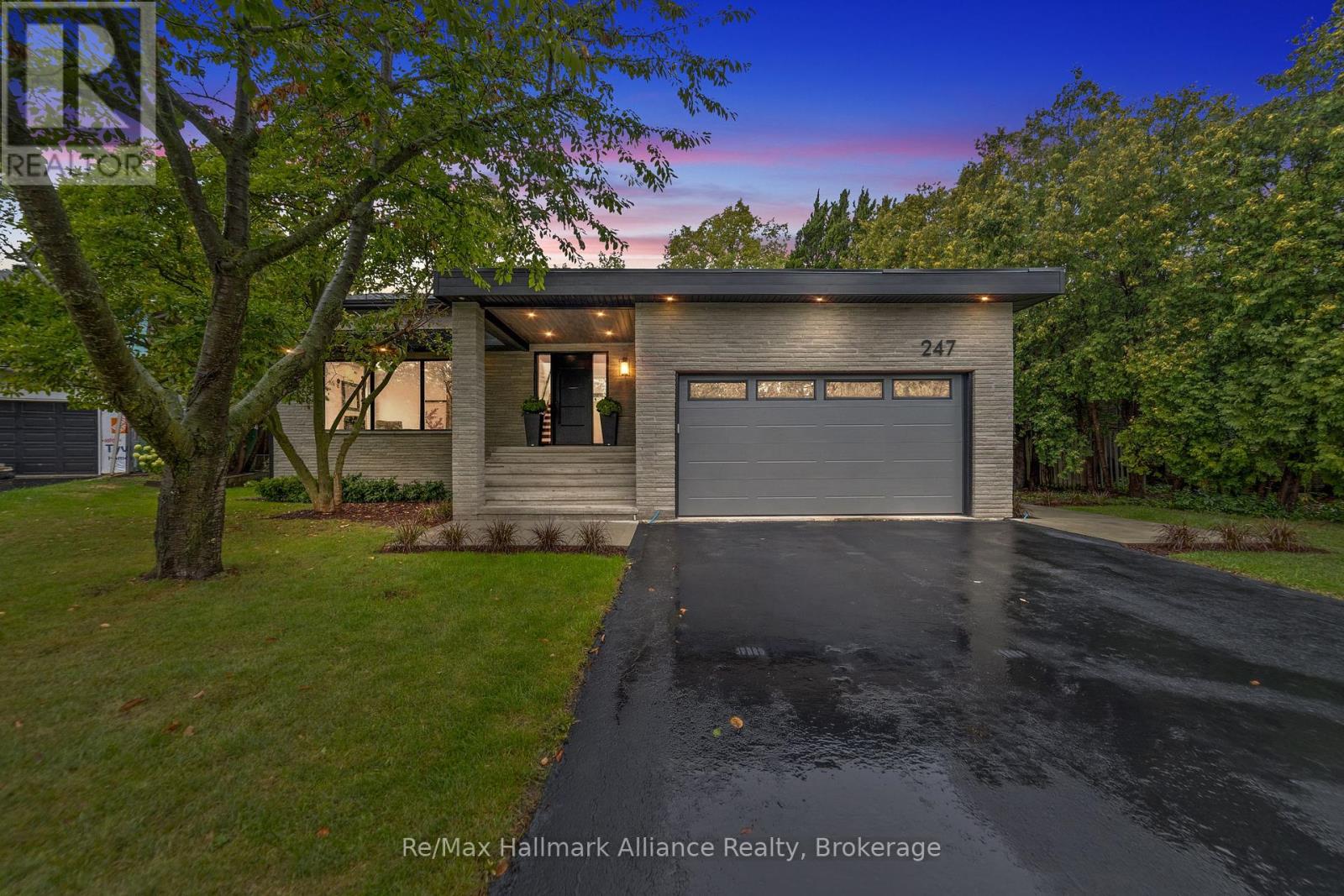 247 WILLOWRIDGE COURT, Oakville, Ontario