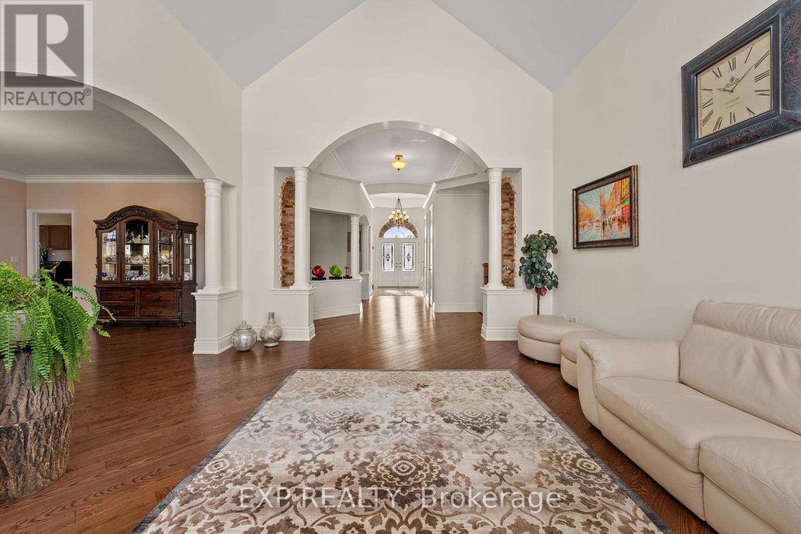 18 Wolford Court, Georgina, Ontario  L4P 0B1 - Photo 10 - N12387730