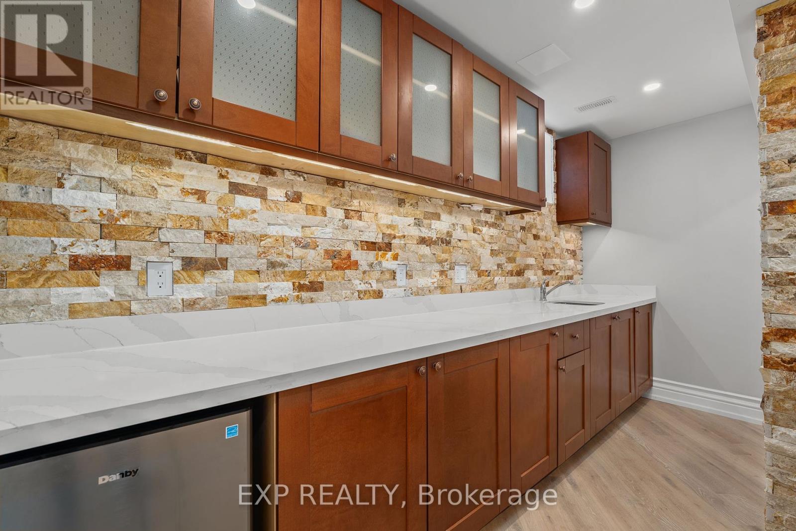 18 Wolford Court, Georgina, Ontario  L4P 0B1 - Photo 31 - N12387730