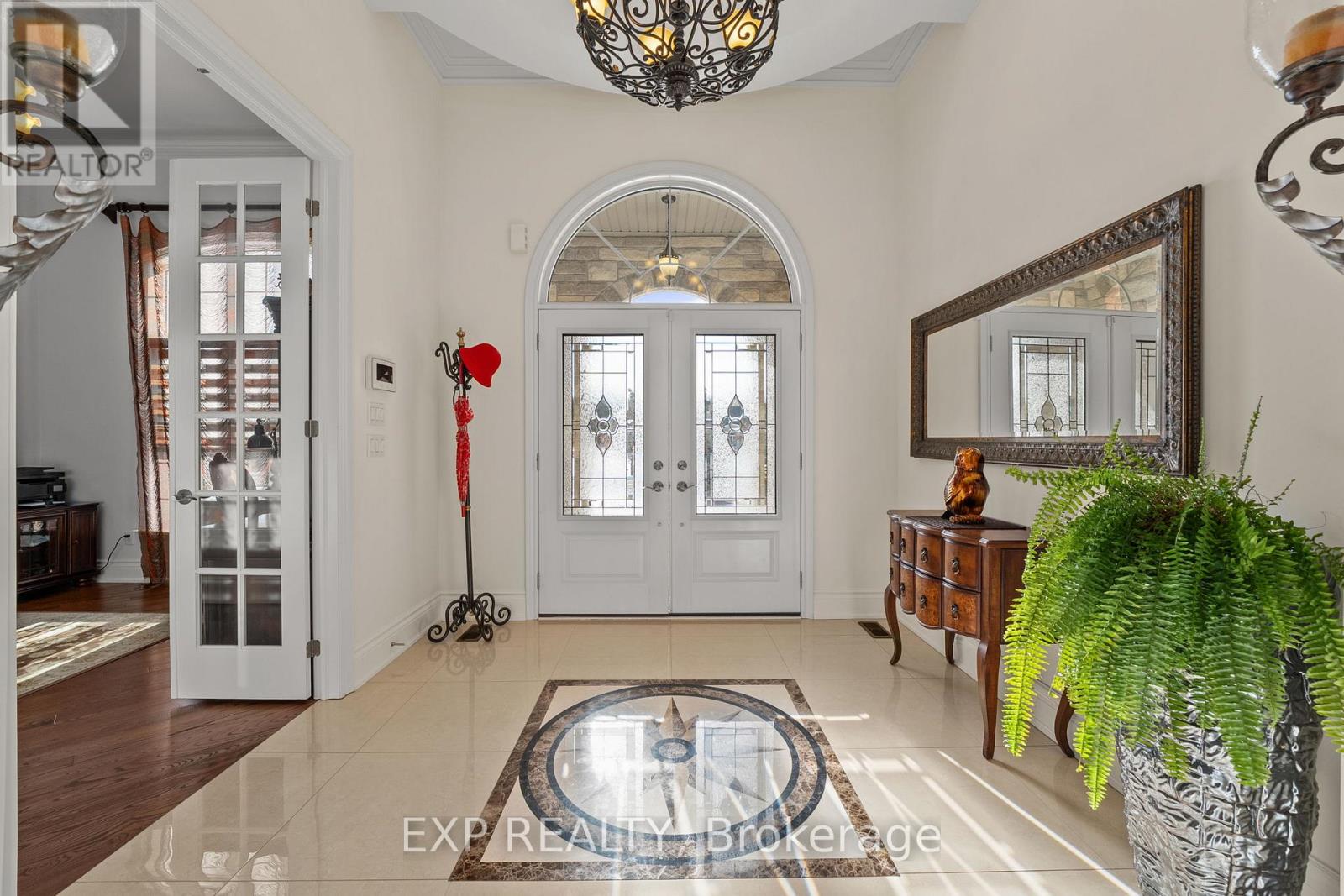 18 Wolford Court, Georgina, Ontario  L4P 0B1 - Photo 6 - N12387730