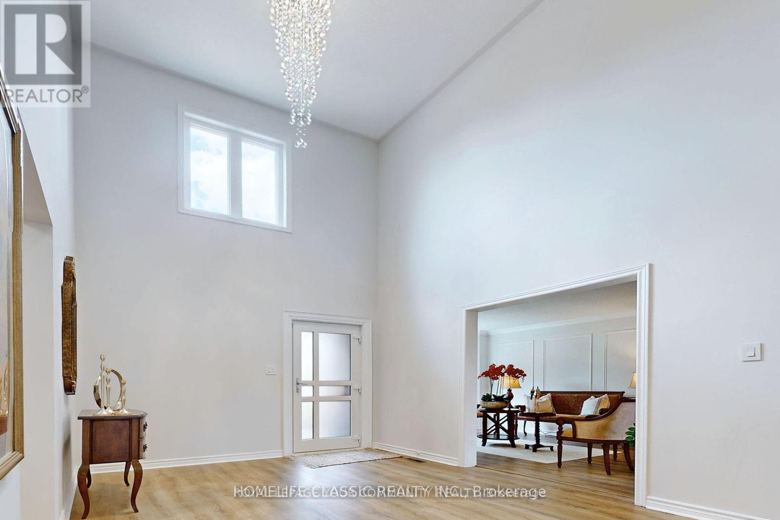 Main - 267 Savage Road, Newmarket, Ontario  L3X 1S1 - Photo 3 - N12387842