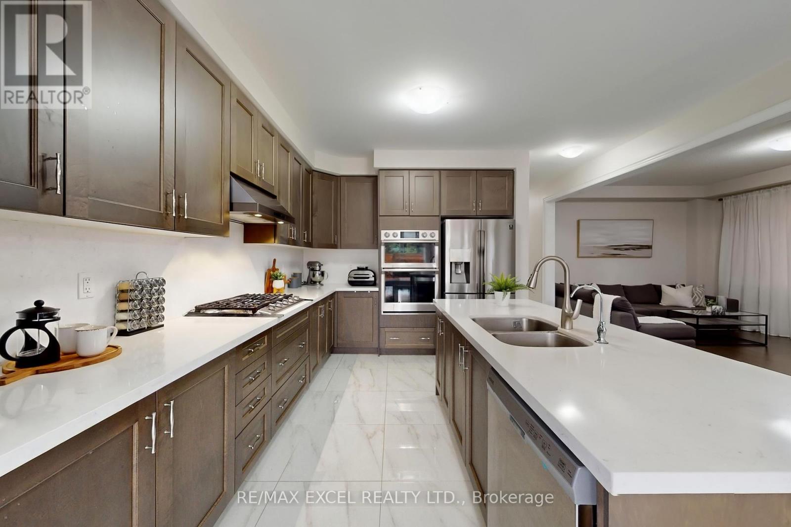 96 Boundary Boulevard, Whitchurch-Stouffville, Ontario  L4A 4W2 - Photo 11 - N12387876