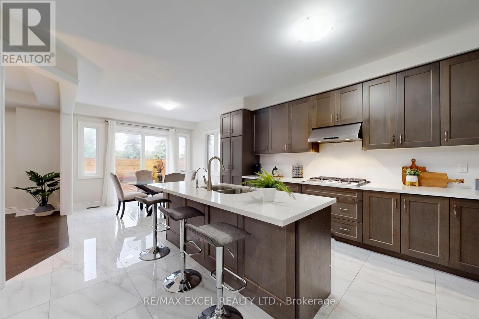 96 Boundary Boulevard, Whitchurch-Stouffville, Ontario  L4A 4W2 - Photo 8 - N12387876