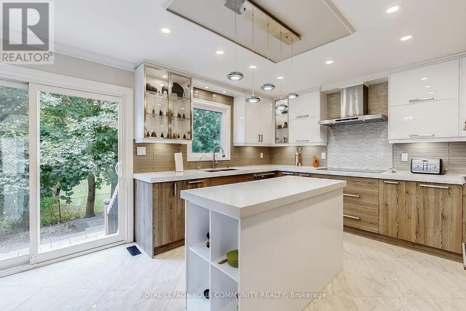 7 Shaftsbury Avenue, Richmond Hill, Ontario  L4C 9K6 - Photo 18 - N12387923