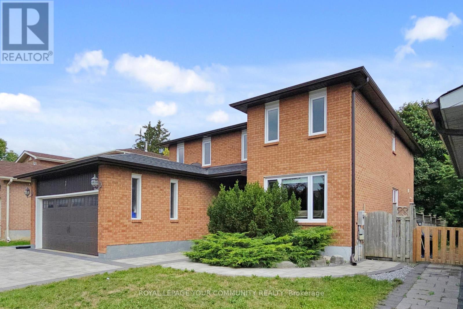 7 Shaftsbury Avenue, Richmond Hill, Ontario  L4C 9K6 - Photo 2 - N12387923