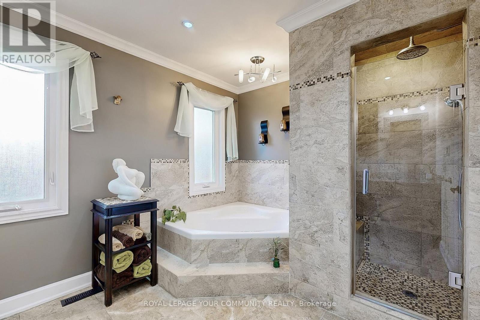7 Shaftsbury Avenue, Richmond Hill, Ontario  L4C 9K6 - Photo 37 - N12387923