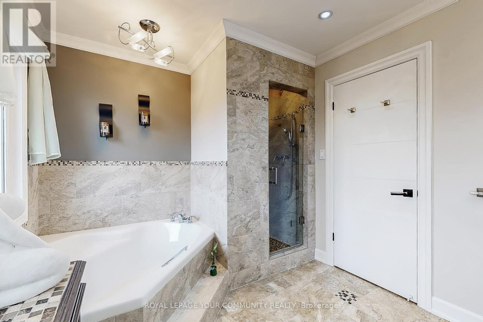 7 Shaftsbury Avenue, Richmond Hill, Ontario  L4C 9K6 - Photo 38 - N12387923