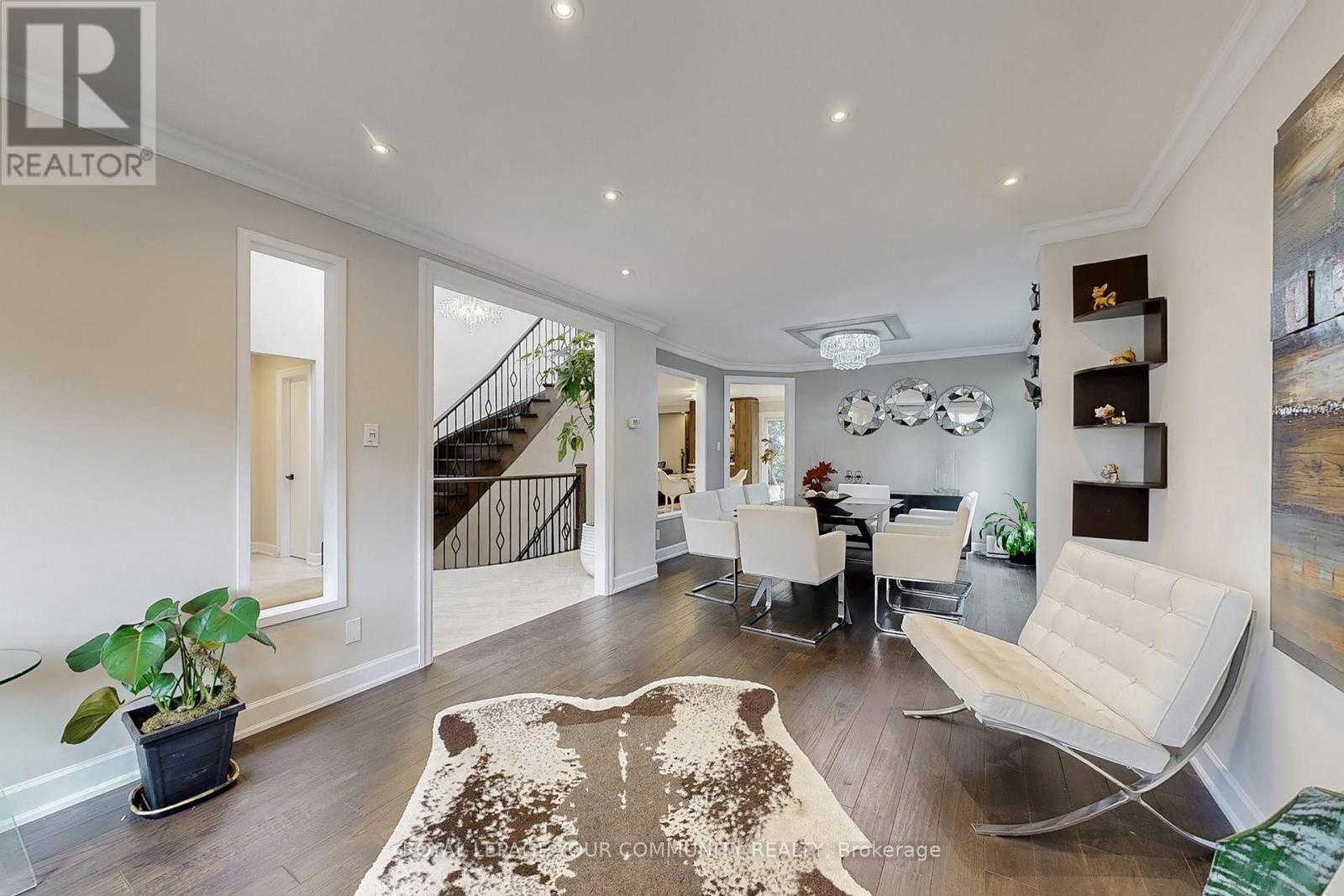 7 Shaftsbury Avenue, Richmond Hill, Ontario  L4C 9K6 - Photo 9 - N12387923
