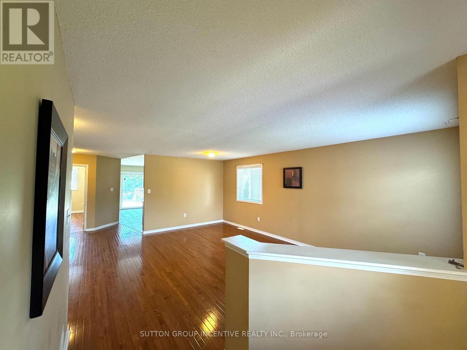 13 Commonwealth Road, Barrie, Ontario  L4M 7J6 - Photo 4 - S12387820