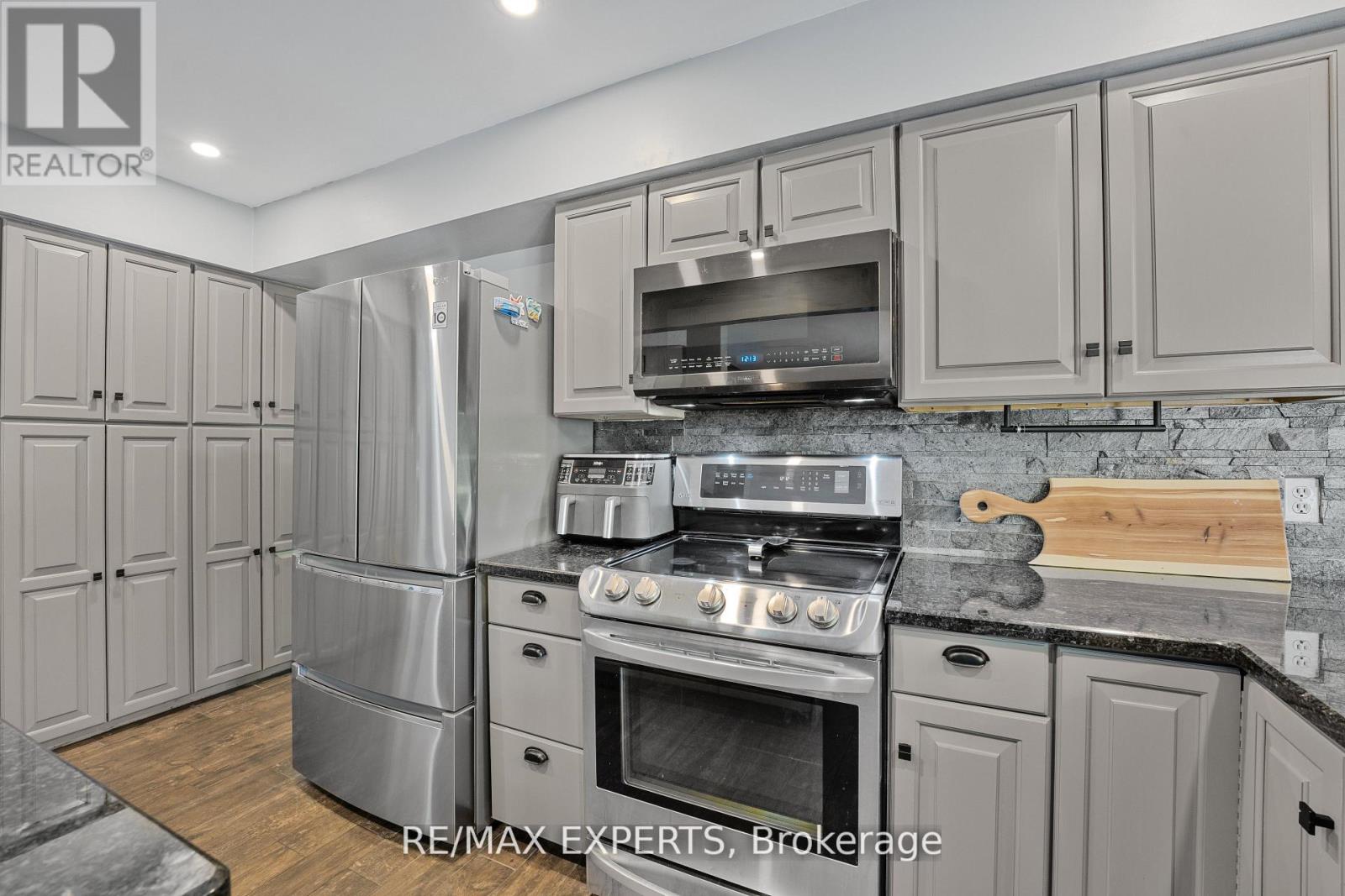 602 Scarlett Line, Springwater, Ontario  L4R 4K3 - Photo 13 - S12297512