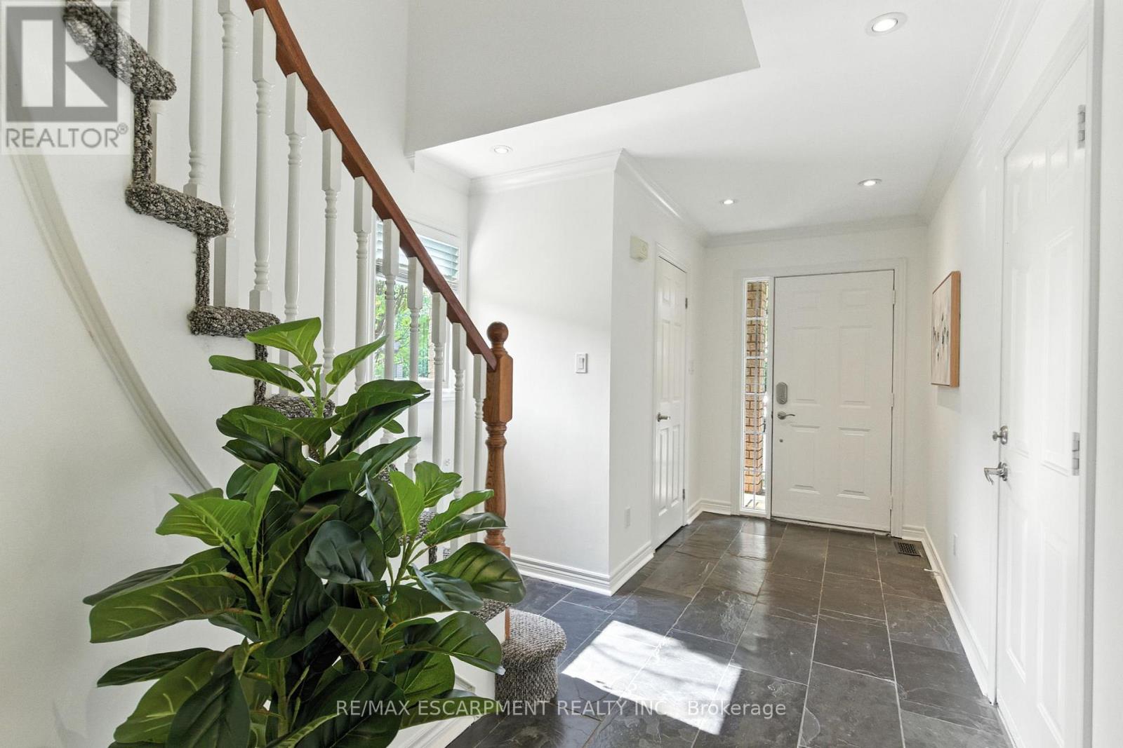 16 - 1245 Stephenson Drive, Burlington, Ontario  L7S 2L9 - Photo 4 - W12387726