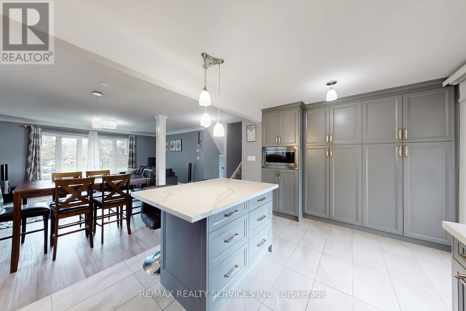 53 Geneva Crescent, Brampton, Ontario  L6S 1K7 - Photo 16 - W12387789