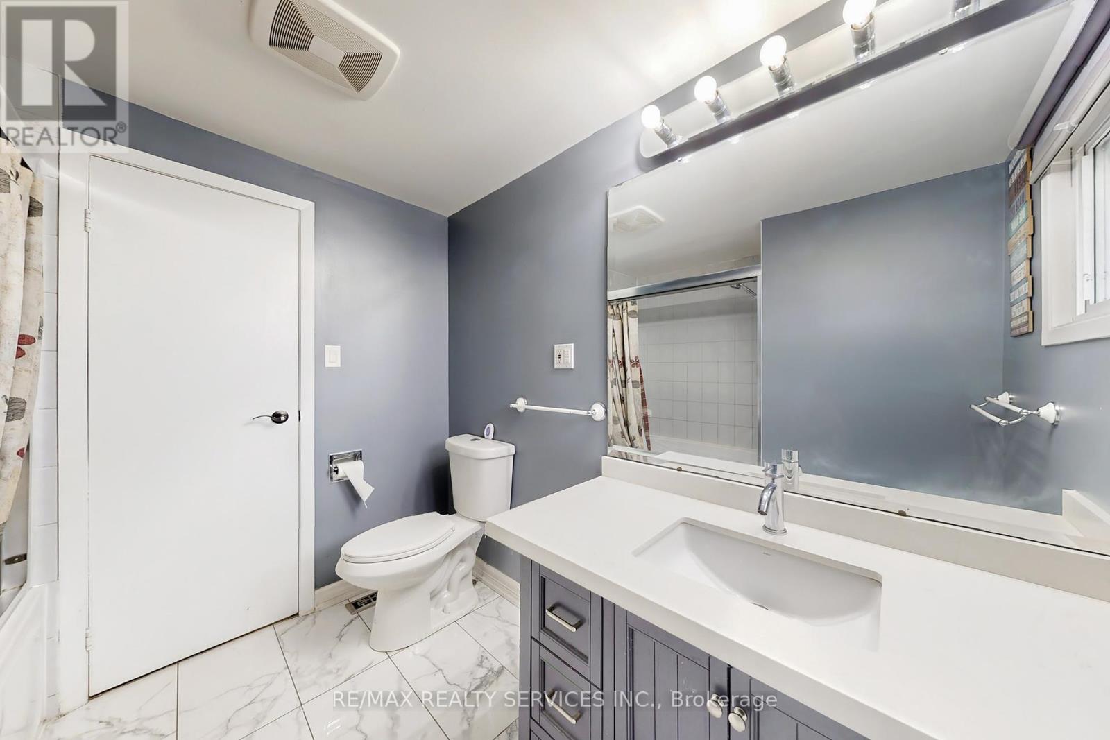 53 Geneva Crescent, Brampton, Ontario  L6S 1K7 - Photo 21 - W12387789
