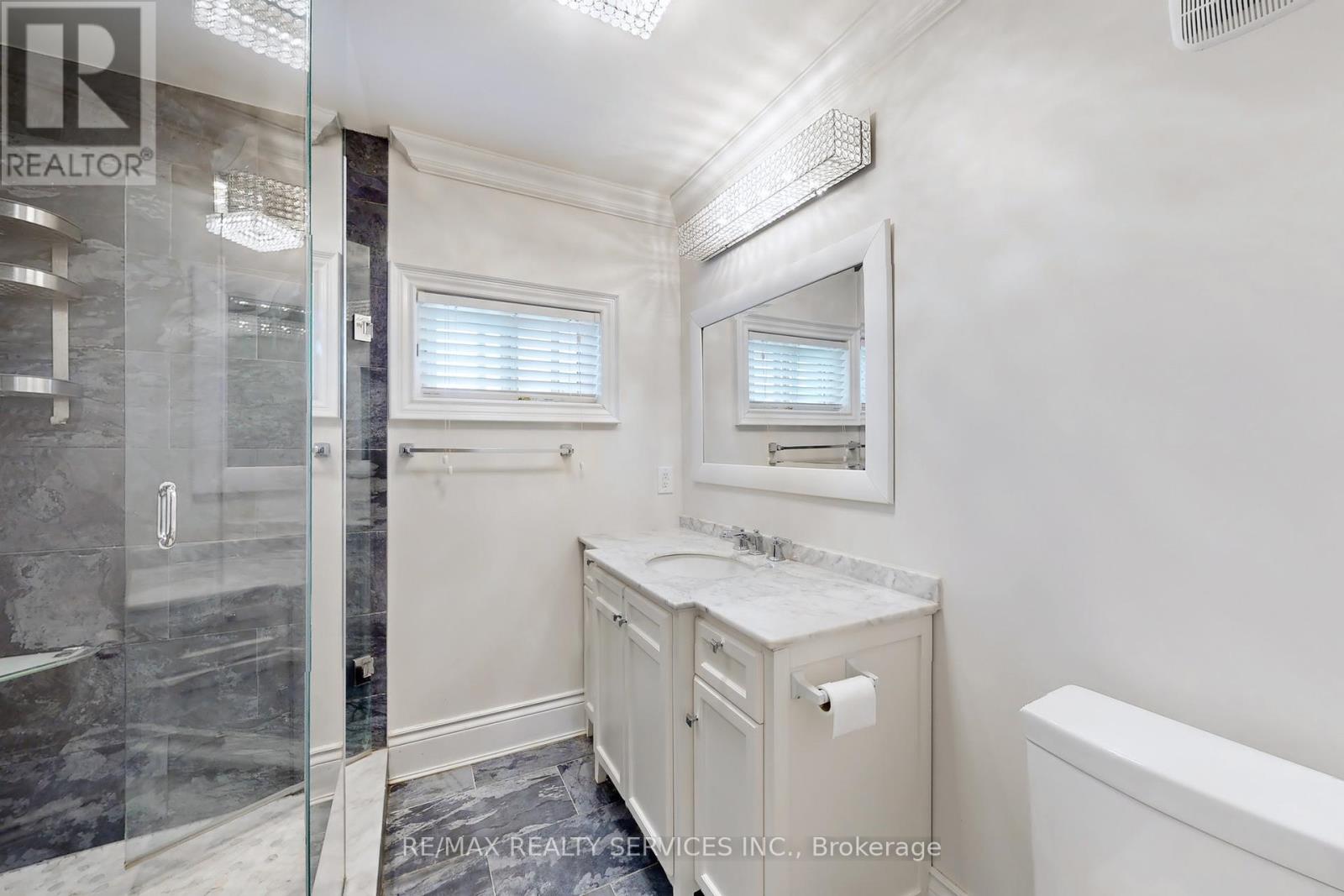 53 Geneva Crescent, Brampton, Ontario  L6S 1K7 - Photo 28 - W12387789