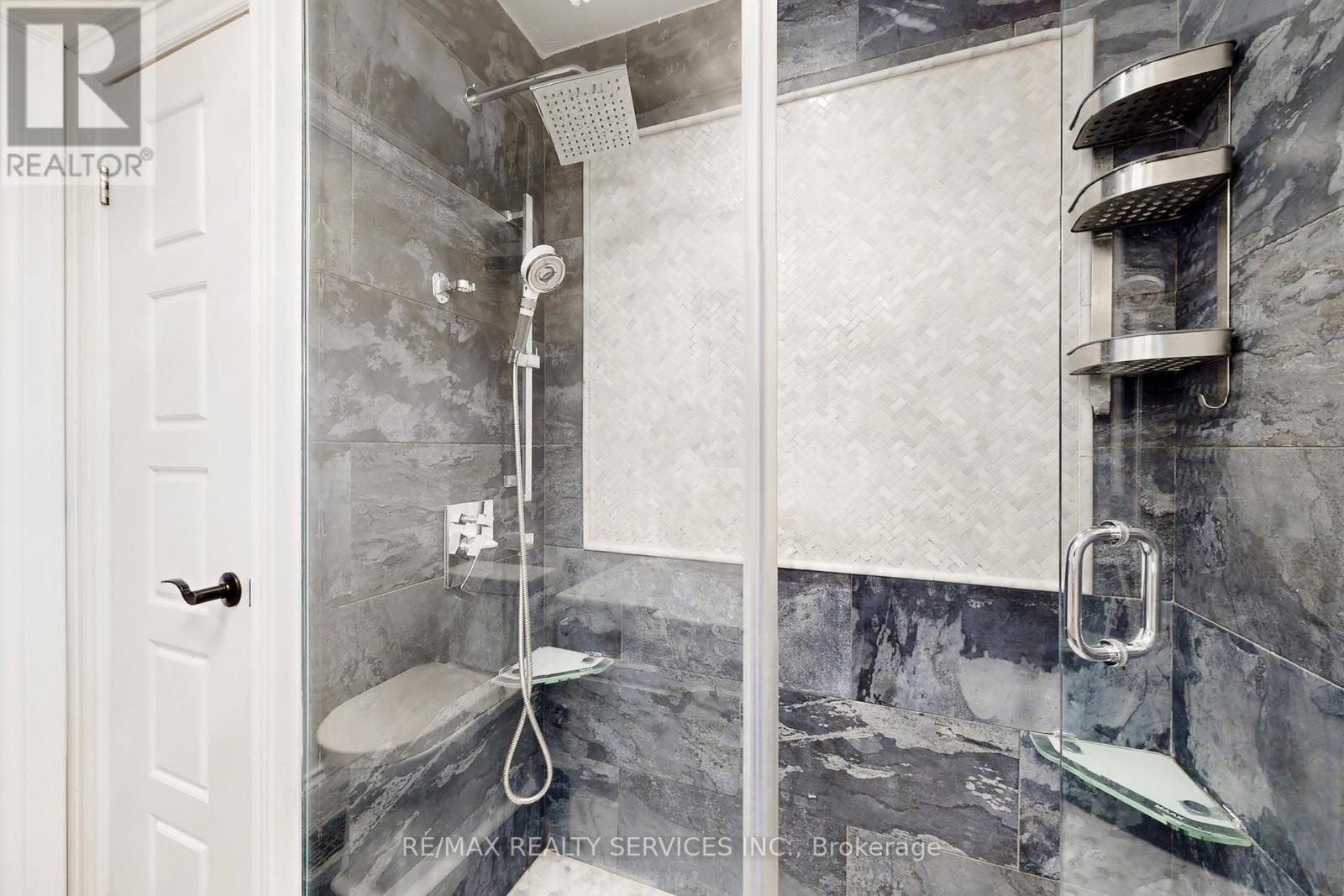 53 Geneva Crescent, Brampton, Ontario  L6S 1K7 - Photo 29 - W12387789