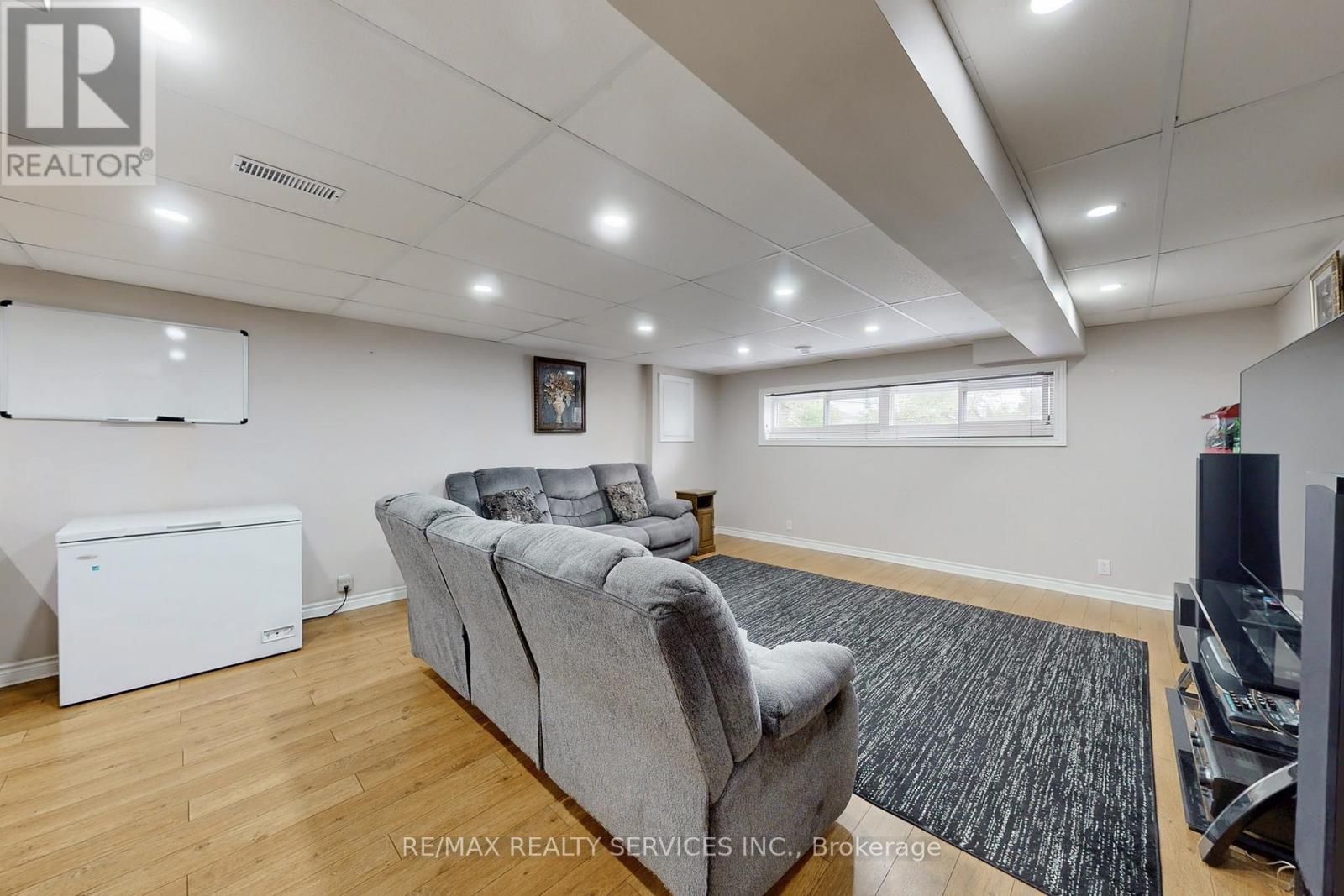 53 Geneva Crescent, Brampton, Ontario  L6S 1K7 - Photo 32 - W12387789